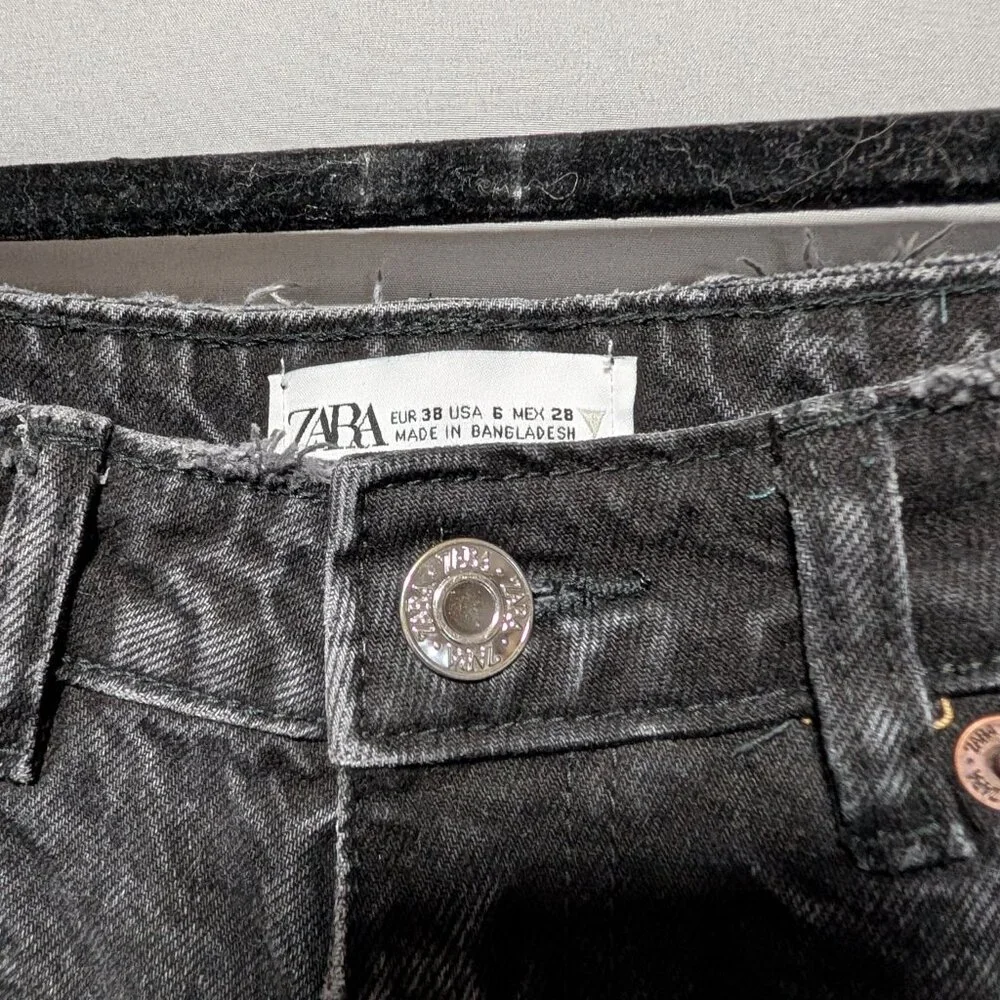 ZARA Women's VTG Style Black Acid Wash High Rise Mom Jeans Tapered Leg‎ Size 6